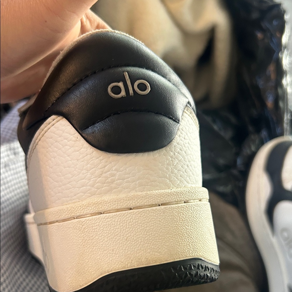 ALO Yoga Mens Recovery Black and White Sneakers 8.5 - Picture 13 of 16